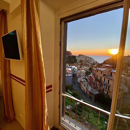 Giovanni 3* Manarola