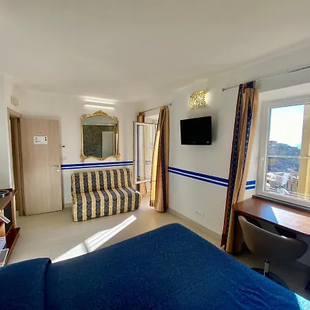Giovanni 3* Manarola