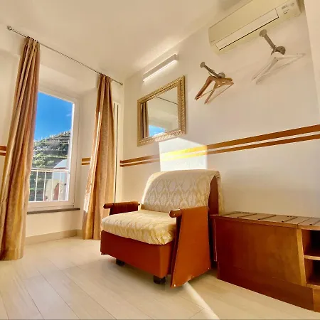 Giovanni 3* Manarola