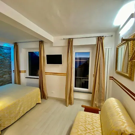Giovanni 3* Manarola
