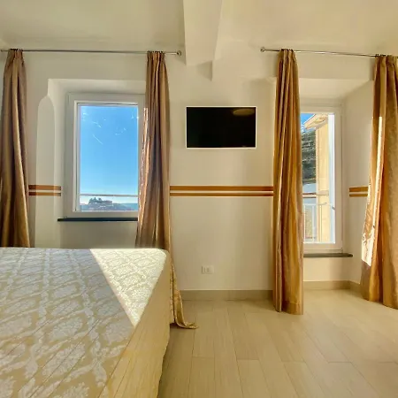 Giovanni 3* Manarola