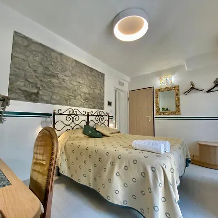 Giovanni 3* Manarola
