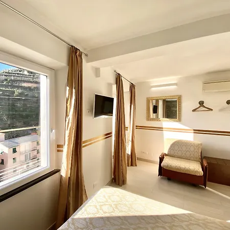 Giovanni 3* Manarola
