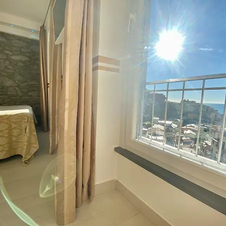 Giovanni 3* Manarola