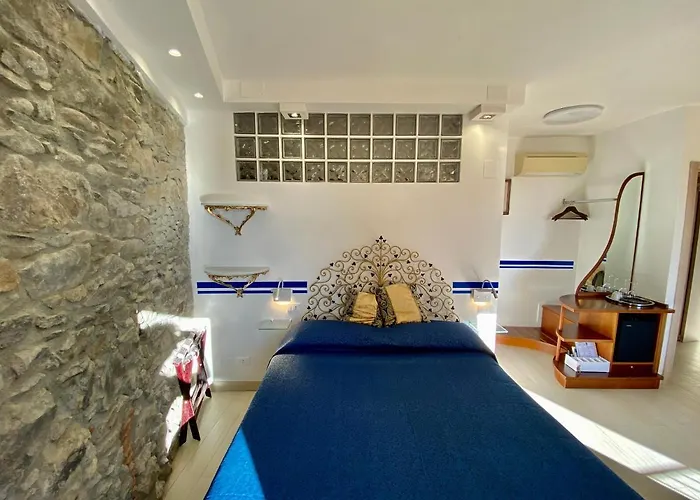 Giovanni 3* Manarola