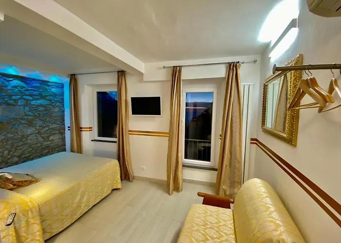 Giovanni 3* Manarola