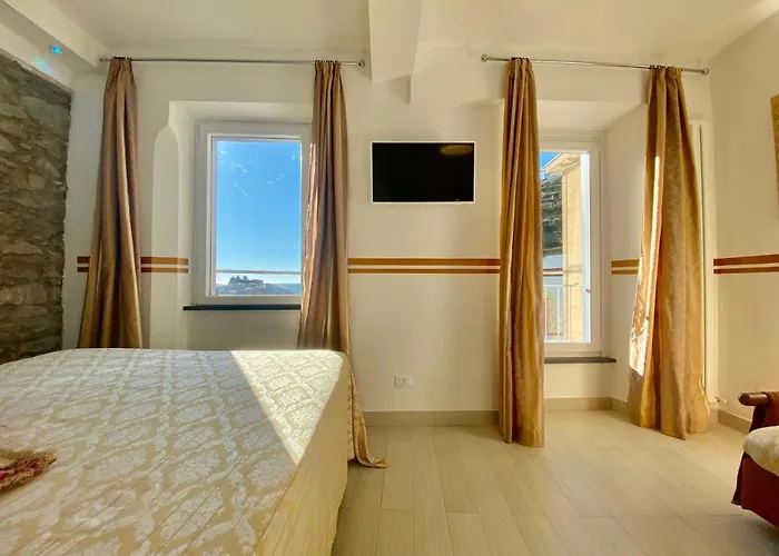 Giovanni 3* Manarola