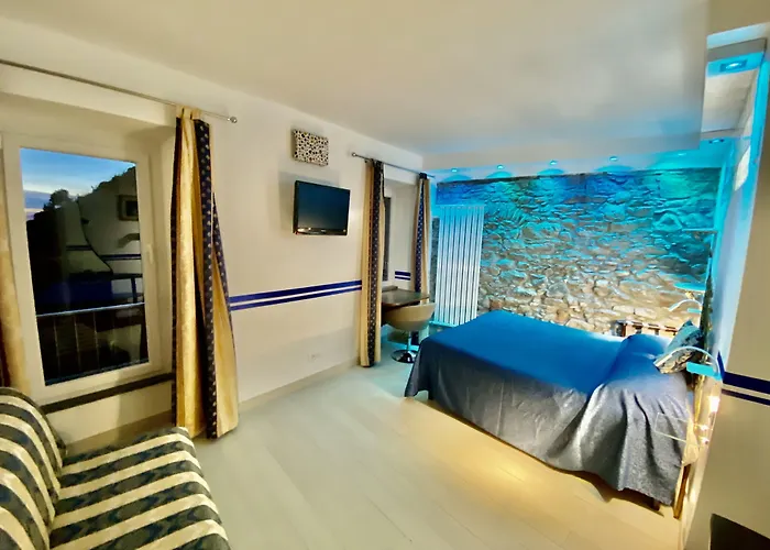 Giovanni 3* Manarola