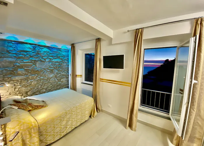 Giovanni 3* Manarola